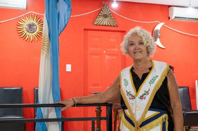 PRESENCIA La Gran Maestra María Elena Castillo - Serenísima Gran Maestra de la Gran Logia Femenina de Argentina habló sin redes con EL LIBERAL