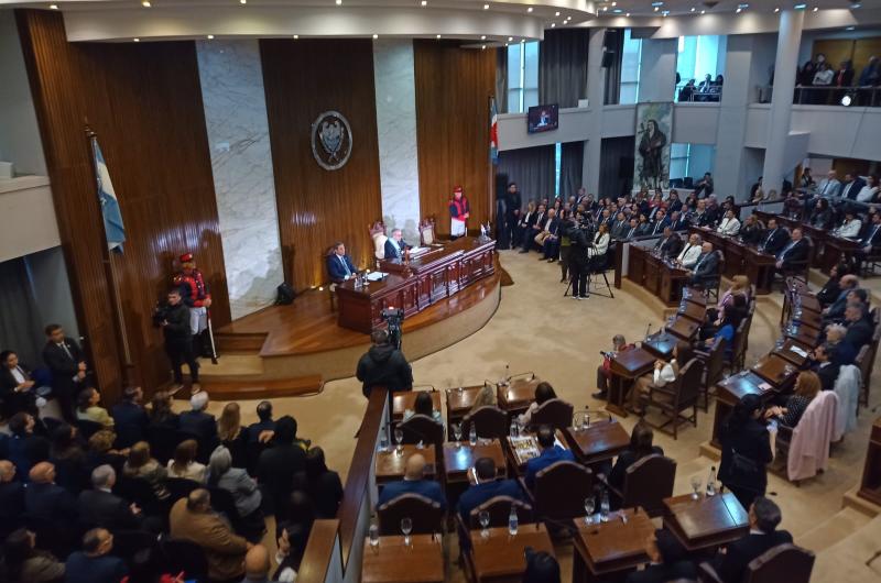 El pago del bono por el Diacutea del Trabajador demandaraacute un esfuerzo fiscal de unos 40 mil millones a la provincia