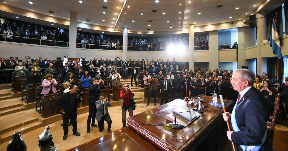 Eliacuteas Suaacuterez anuncioacute los bonos Diacutea del Trabador de 600000 y Aguinaldo de 1200000 en 2 partes