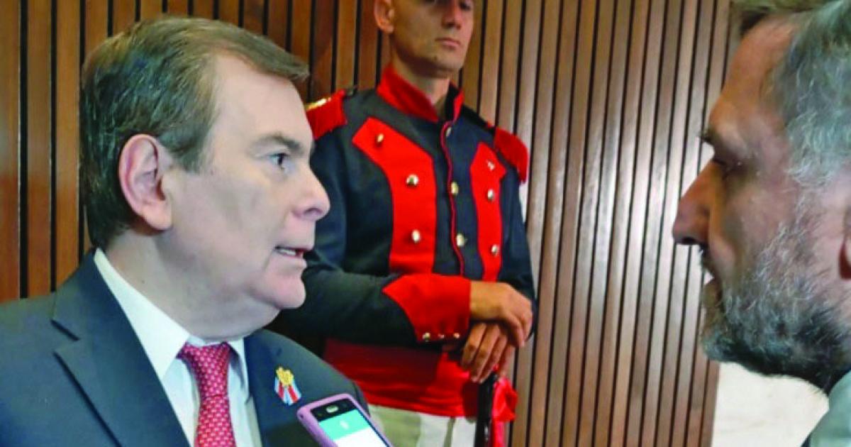 La economiacutea del paiacutes es un desastre y no es sostenible