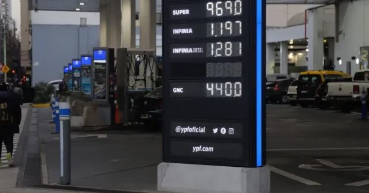 Golpe al bolsillo- el consumo de combustible cayoacute 18-en-porciento- en marzo ante la suba de precios