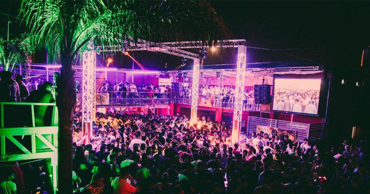 Salvaje agresioacuten a la salida de un conocido boliche- su ex le abrioacute la ceja de un golpe frente a todos