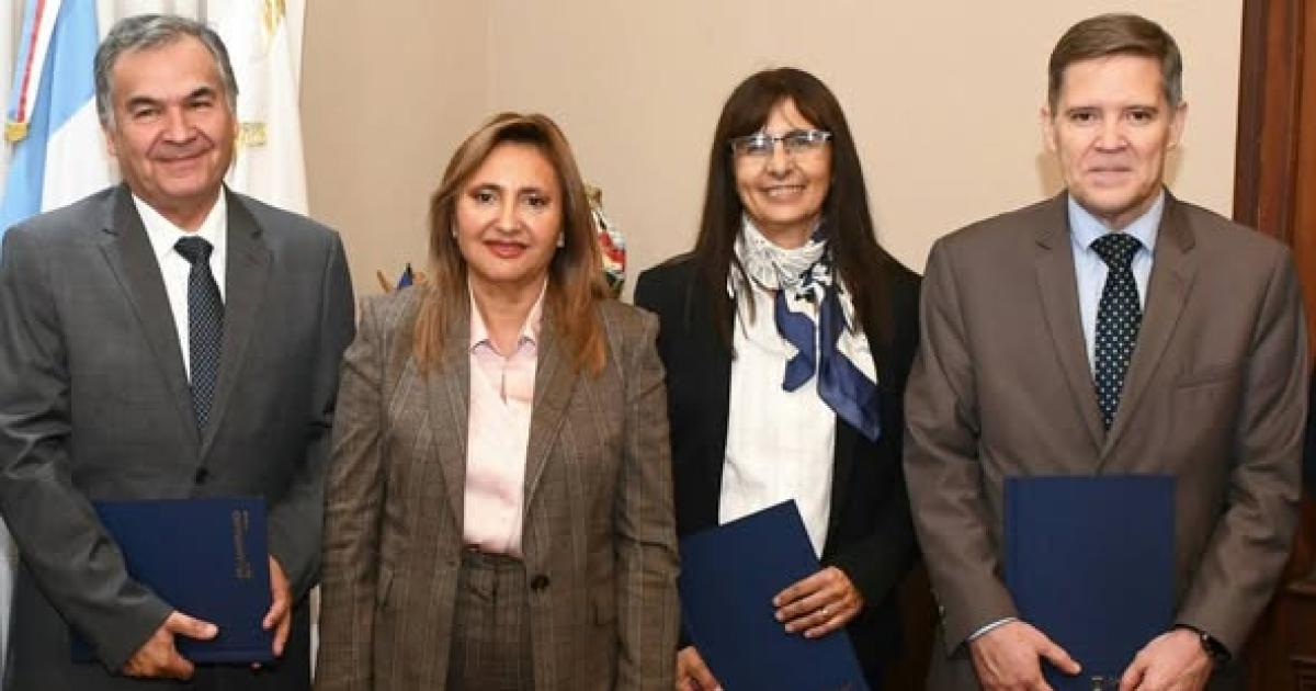 Norma Fuentes tomoacute juramento a nuevos funcionarios de la Municipalidad de la Capital