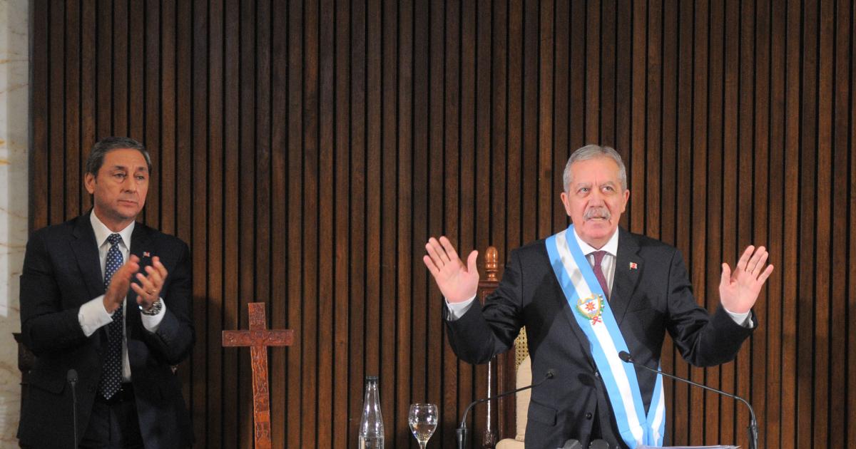 Eliacuteas Suaacuterez anuncioacute los bonos Diacutea del Trabador de 600000 y Aguinaldo de 1200000 en 2 partes