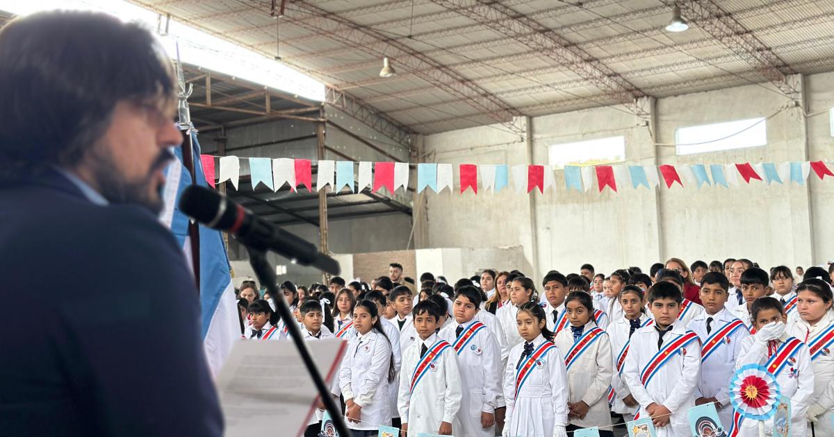 Monte Quemado- Alumnos de 7deg grado sellaron su compromiso con la Bandera de la Provincia