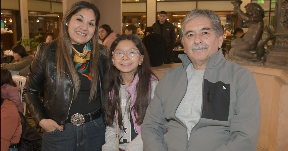 ESPECTACULO POR LA AUTONOMIacuteA PROVINCIAL