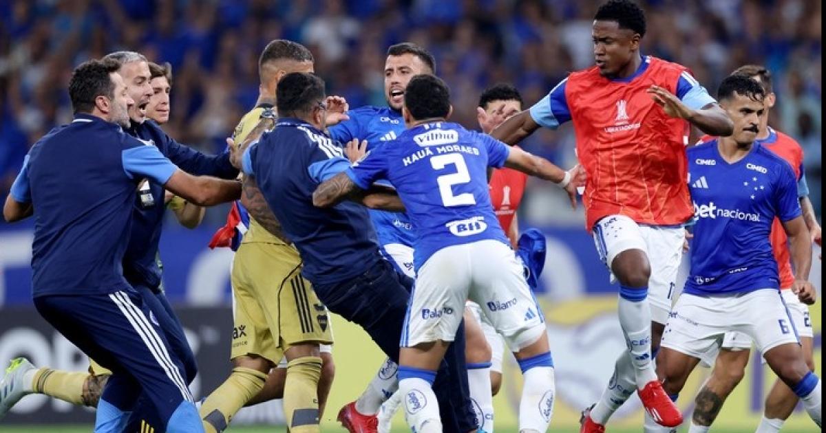 Con final caliente Boca perdioacute 1 a 0 en Brasil y ahora viene herido a Santiago