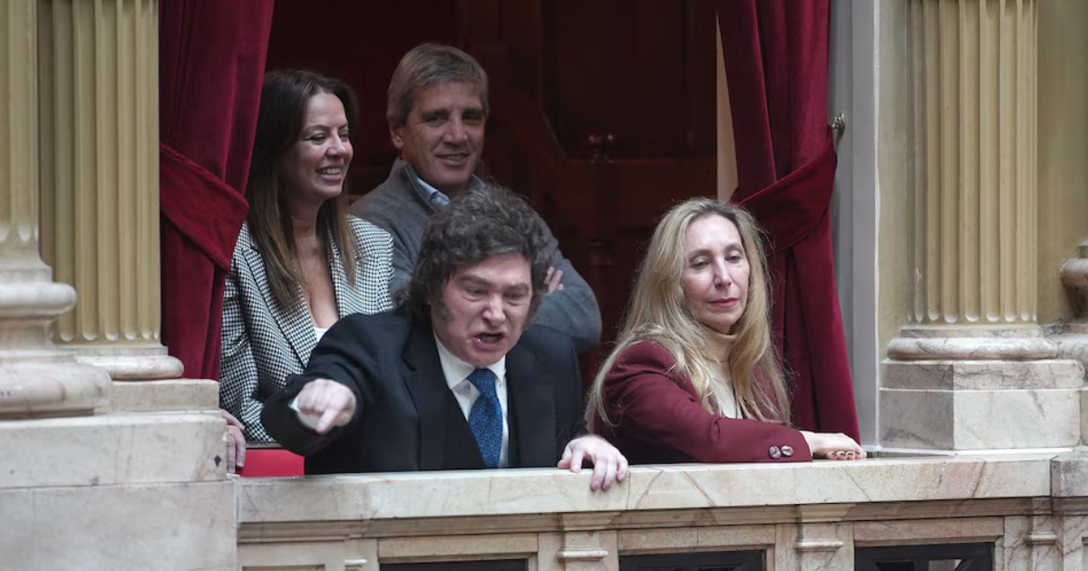 A la salida del Congreso Milei atacoacute de nuevo a los periodistas al grito de chorros