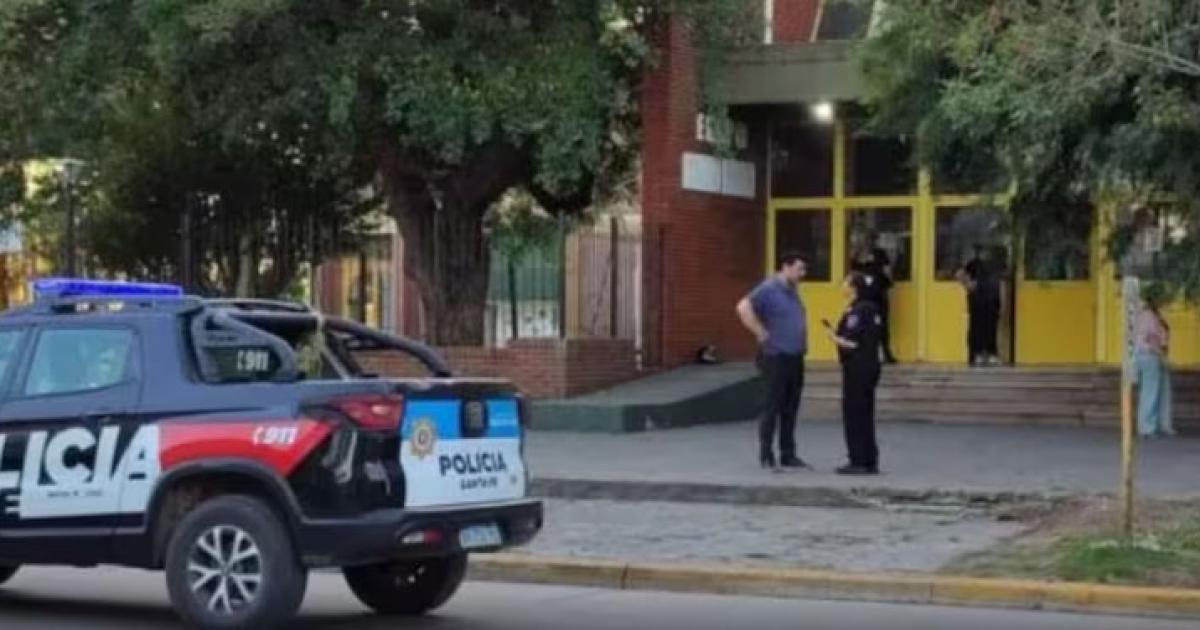 Volveraacute a las clases el adolescente que matoacute a un compantildeero en un tiroteo en la escuela 