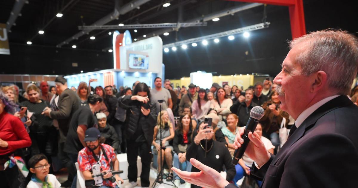 Santiago del Estero presentoacute su diacutea en la 50deg Feria Internacional del Libro y anuncioacute la fecha de la feria provincial