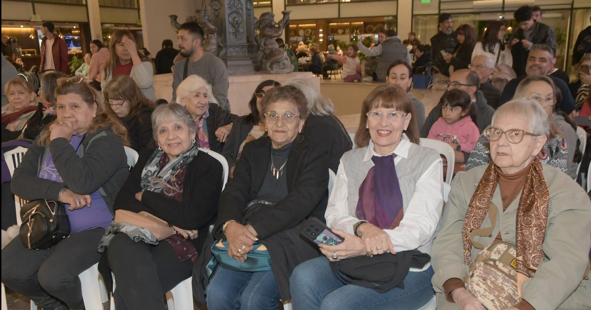 ESPECTACULO POR LA AUTONOMIacuteA PROVINCIAL