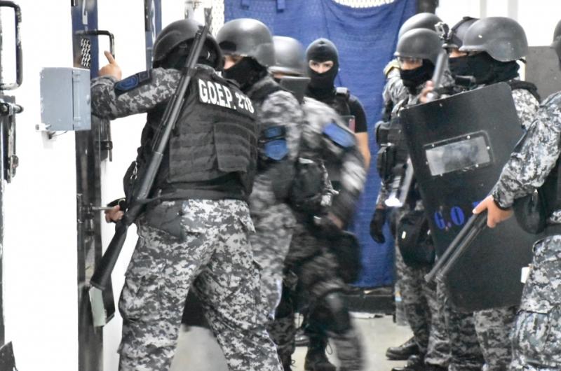 PATRONES ENJAULADOS Para la Justicia los jerarcas purgan condenas en Colonia Pinto Pergeñaban las cifras y logística del oscuro negocio y sus mujeres seguían (obedecían) al dedillo sus designios