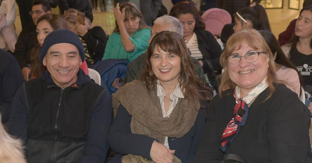 ESPECTACULO POR LA AUTONOMIacuteA PROVINCIAL