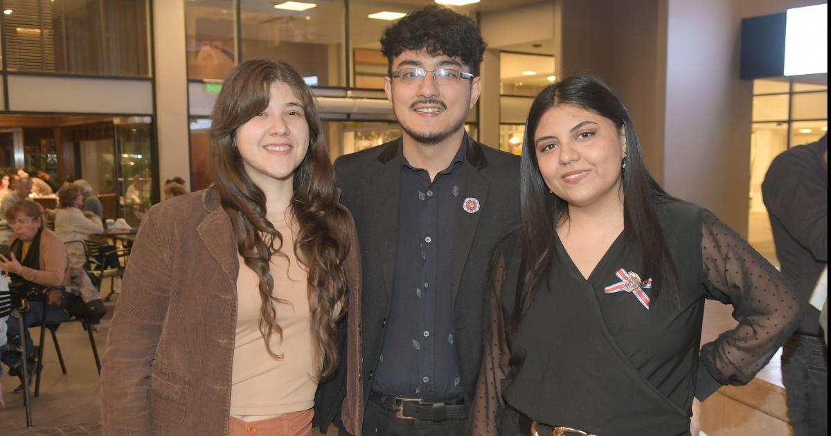 ESPECTACULO POR LA AUTONOMIacuteA PROVINCIAL