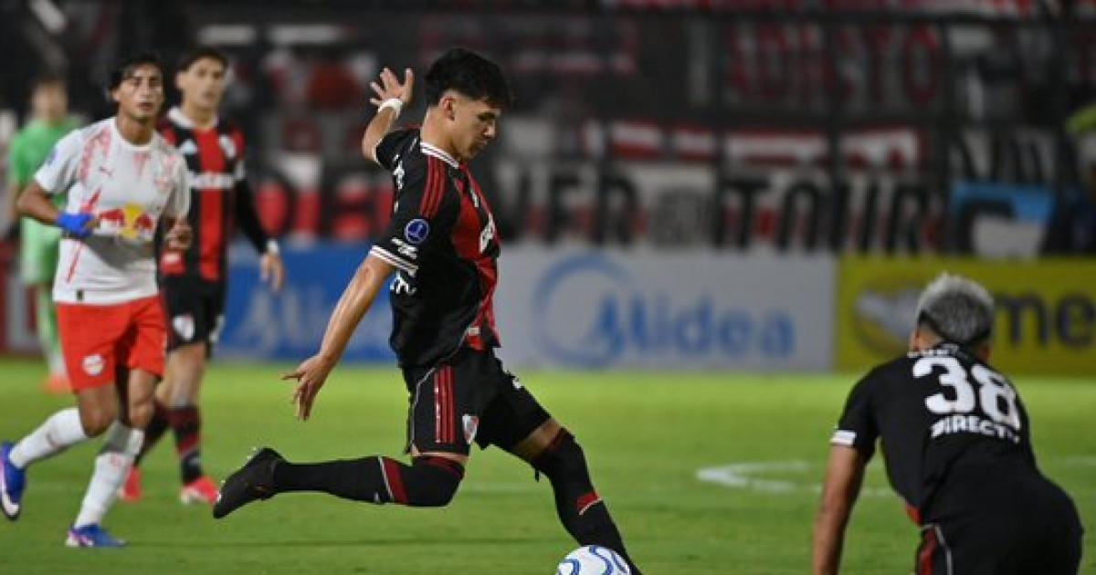 River vencioacute a Bragantino sobre la hora y quedoacute puntero en su grupo