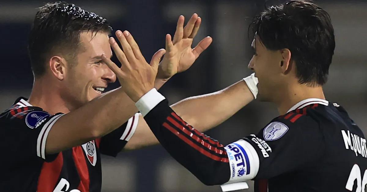 River vencioacute a Bragantino sobre la hora y quedoacute puntero en su grupo