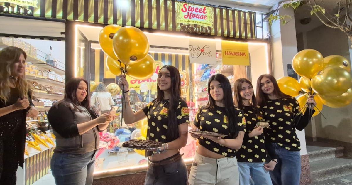 ENOTIVA REINAGURACIOacuteN DE SWEET HOUSE 
