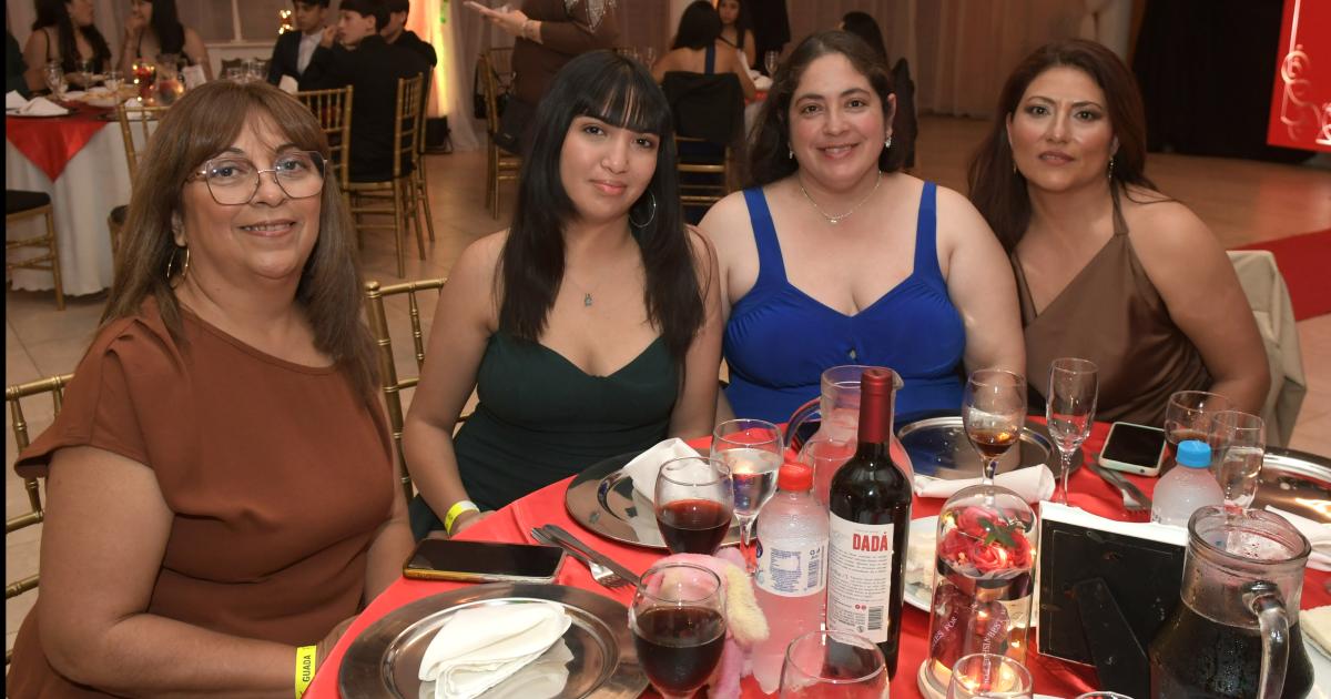 UNA FIESTA DE 15 SONtildeADA