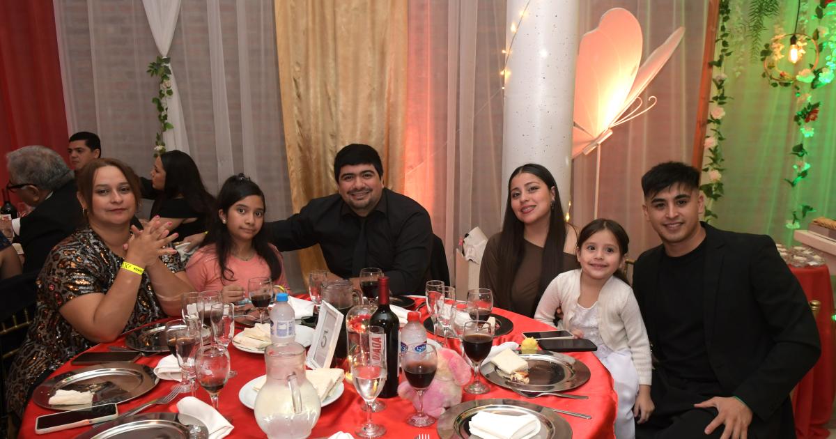 UNA FIESTA DE 15 SONtildeADA