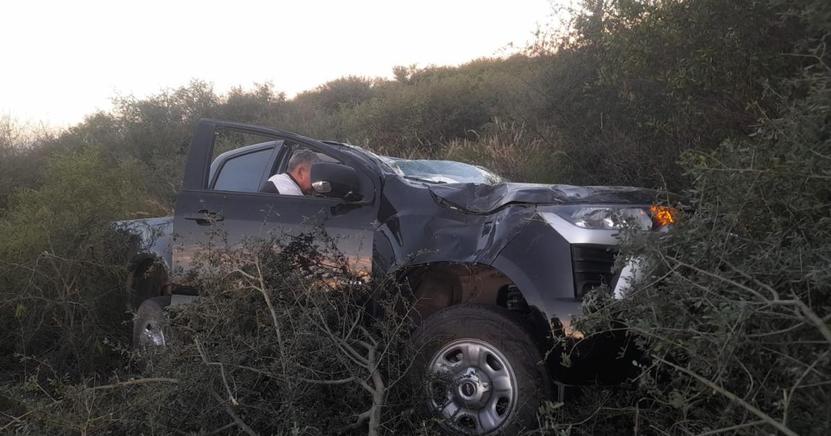 Una mujer subcomisario protagonizoacute un vuelco al esquivar dos camiones