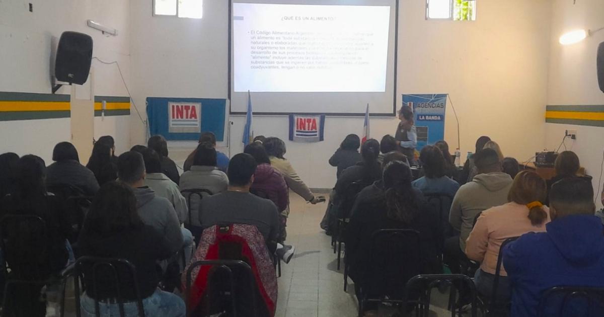 El INTA brindoacute un taller sobre manipulacioacuten y venta de alimentos