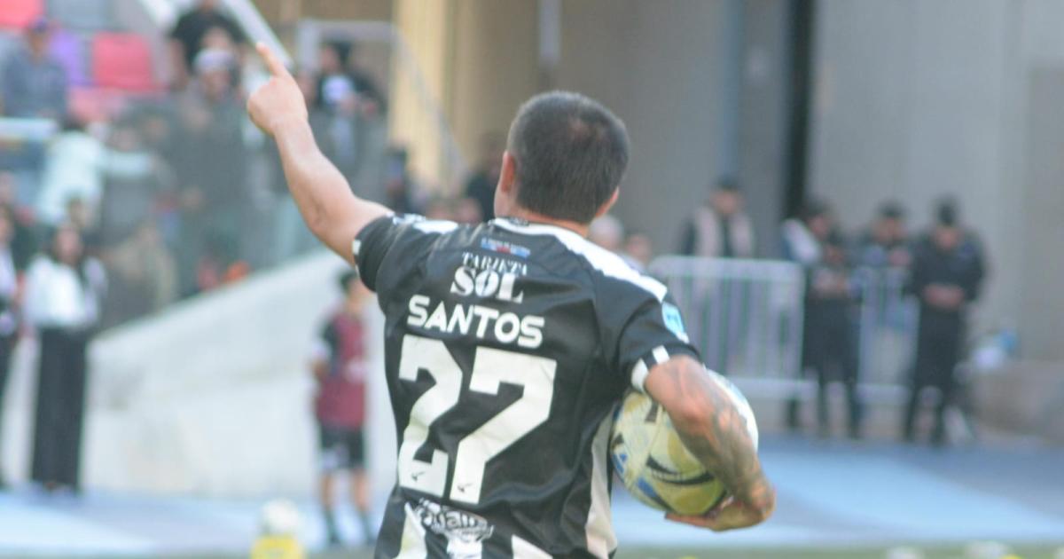 Santos le hizo un pedido especial a la dirigencia de Central Coacuterdoba despueacutes de la derrota con Boca