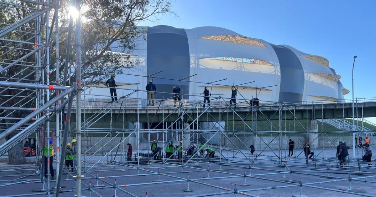 Airbag ya arma su show en Santiago- el Madre de Ciudades toma forma