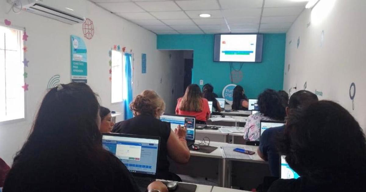 Computacioacuten para adultos en la Casa del Bicentenario 