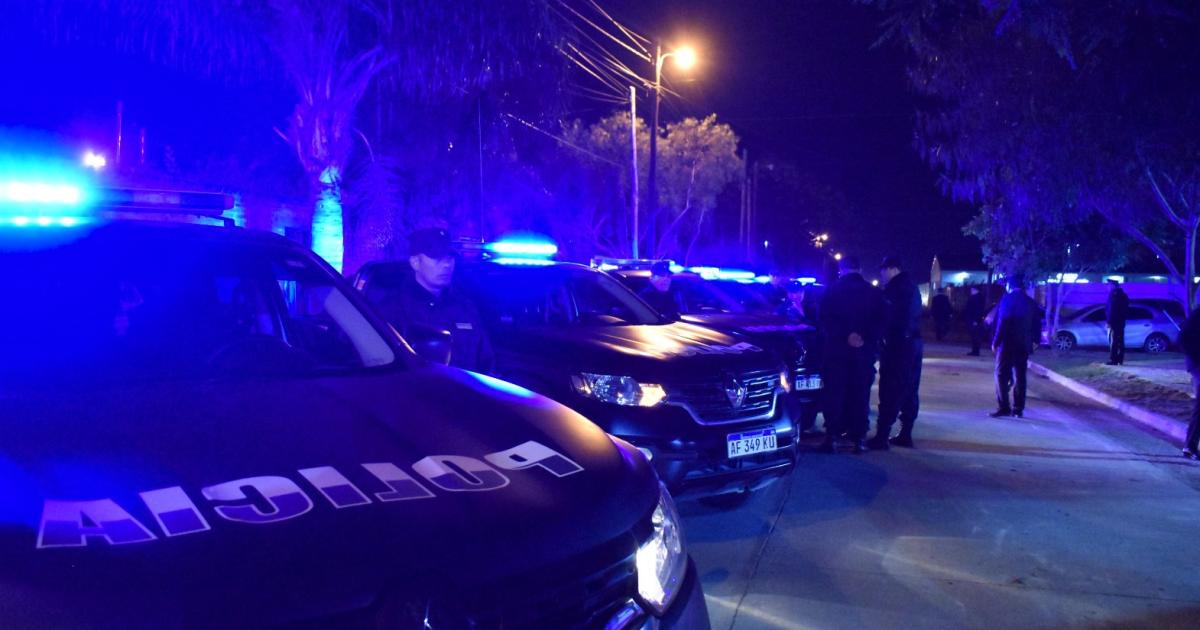 Desalojan a maacutes de treinta personas que jugaban a la taba loteriacutea truco y penales