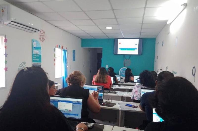 Computacioacuten para adultos en la Casa del Bicentenario 