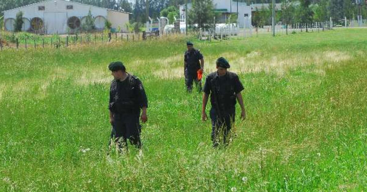 Un proacutefugo amenazoacute a un policiacutea tras el allanamiento de su casa 