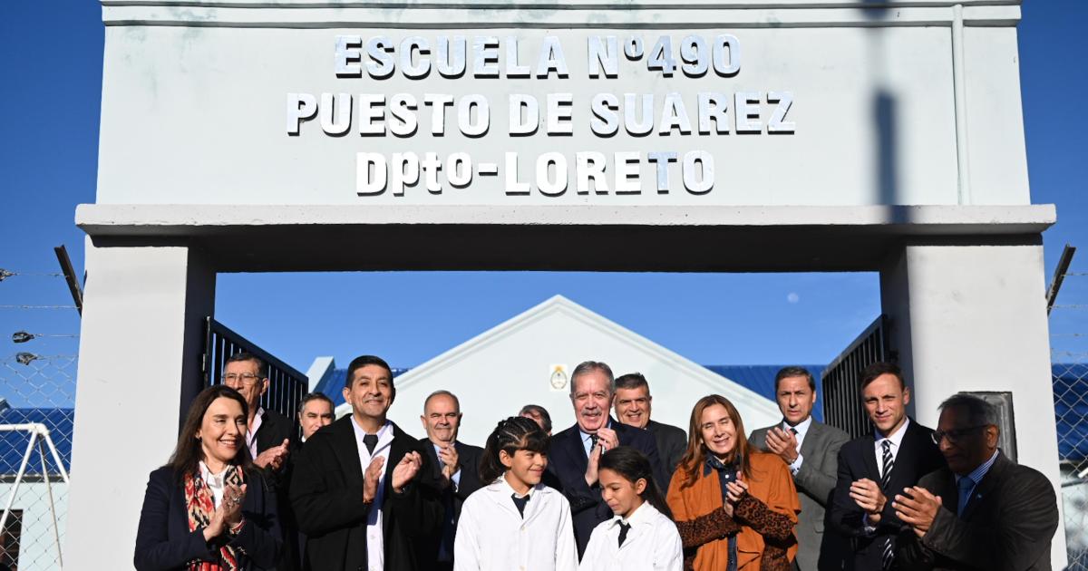 El gobernador Suaacuterez inauguroacute obras educativas y entregoacute viviendas sociales en Loreto