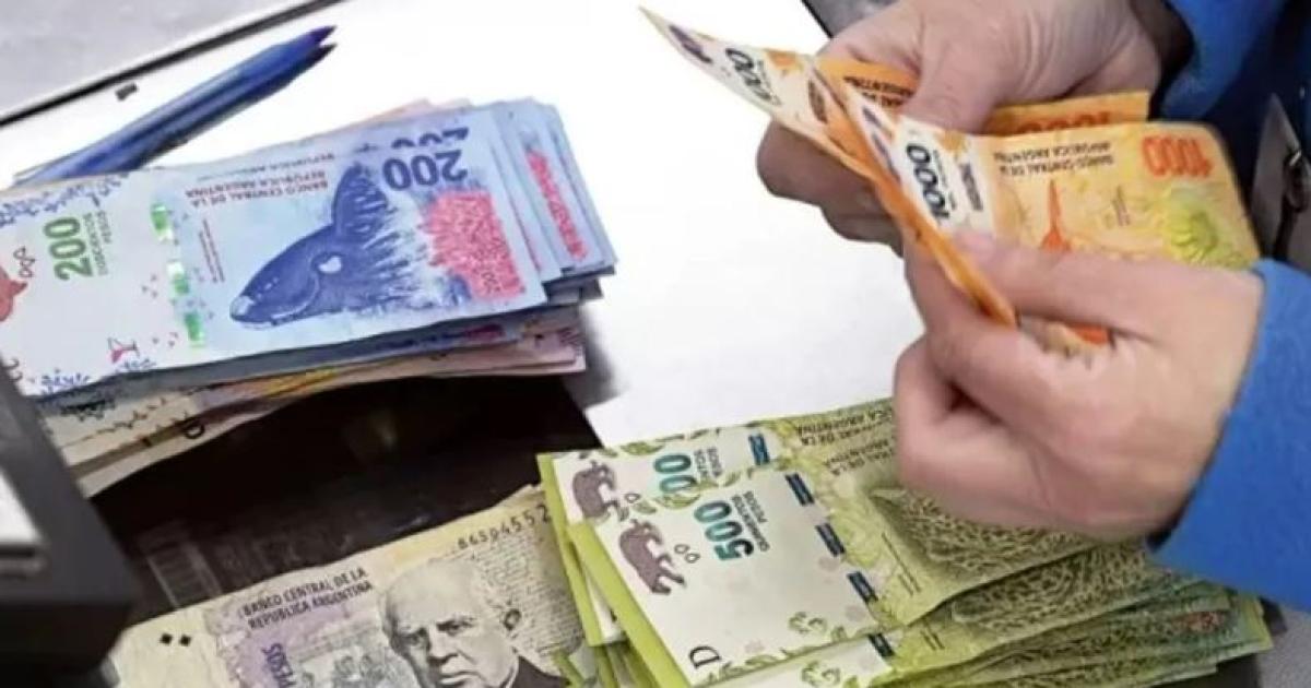 Ranking de familias que gastan sus ahorros para llegar a fin de mes- la posicioacuten de Santiago