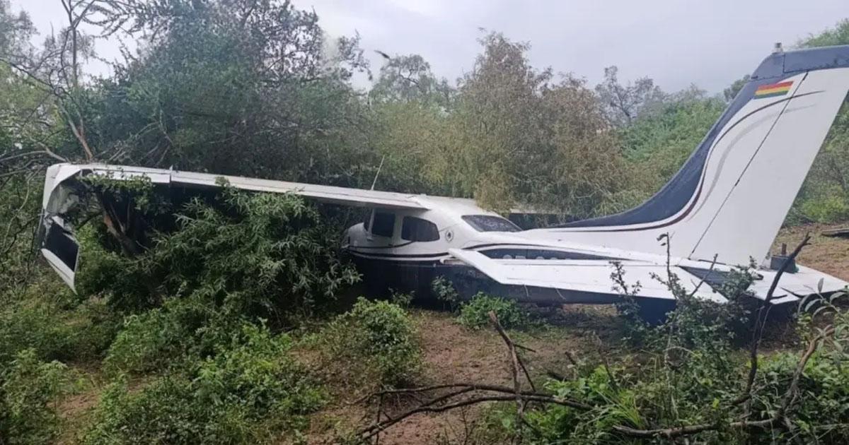 La avioneta narco abandonada en Salta habriacutea transportado 400 kg de cocaiacutena que desaparecieron