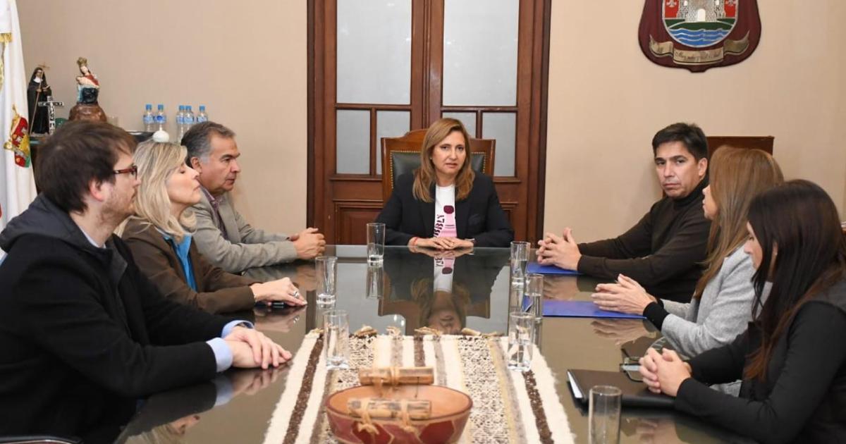 La intendente Fuentes mantuvo un encuentro de trabajo con autoridades de la Caacutemara de Comercio e Industria