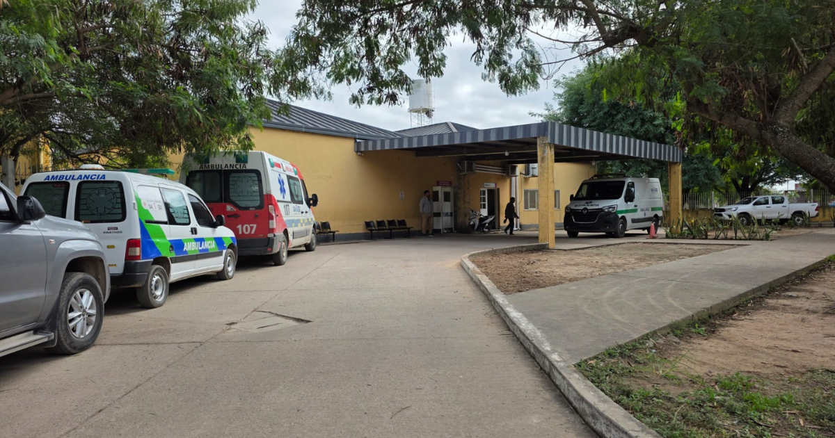 Quimiliacute- un trabajador rural fue aplastado por un tractor y se salvoacute de milagro