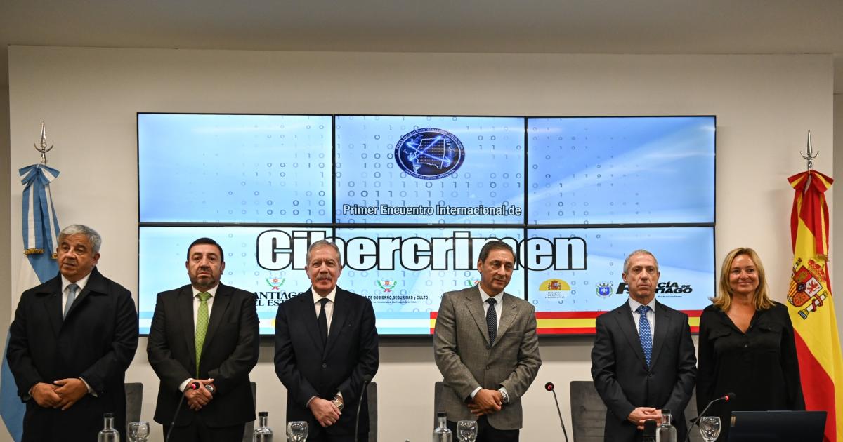 Eliacuteas Suaacuterez participoacute del acto apertura del Primer Encuentro Internacional de Cibercrimen