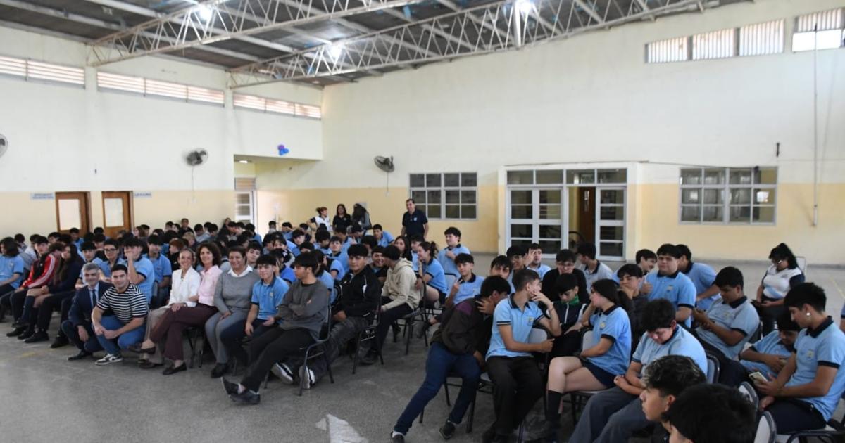 Taller en Las Termas para concientizar sobre el uso de redes sociales