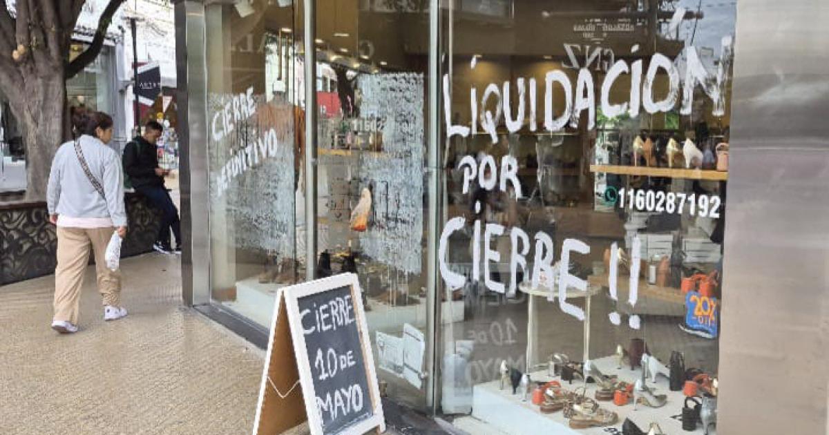 Cierra una zapateriacutea ceacutentrica y desnuda la crisis del consumo en el comercio minorista en Santiago