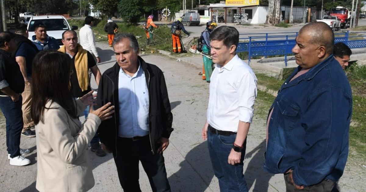 Mario Benavente supervisoacute un operativo de limpieza y desmalezamiento en Av Del Trabajo