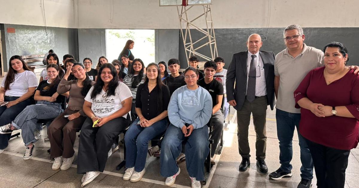 El municipio de Beltraacuten hizo entrega del Boleto Estudiantil Gratuito