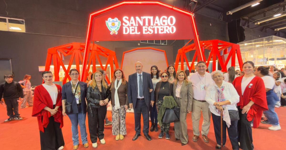La intendente visitoacute el stand de Santiago del Estero en la Feria Internacional del Libro
