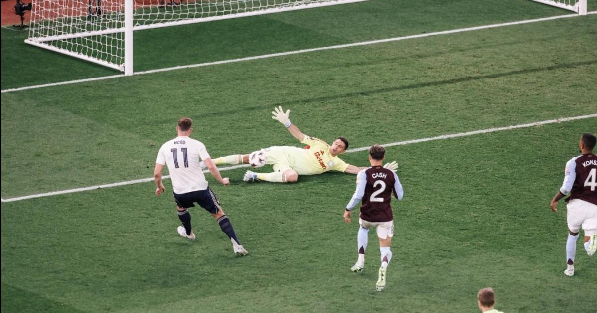El Dibu y Buendiacutea son finalistas con Aston Villa