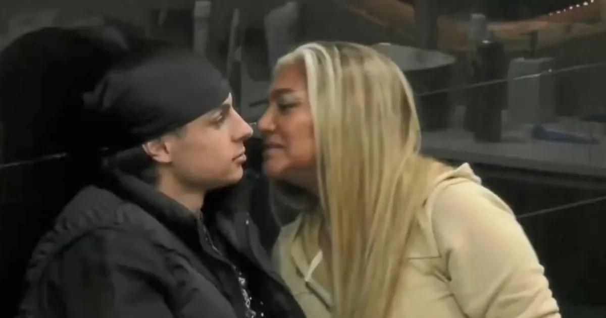 El beso de Gladys La Bomba Tucumana con Franco Zunino que sacudioacute la casa de Gran Hermano