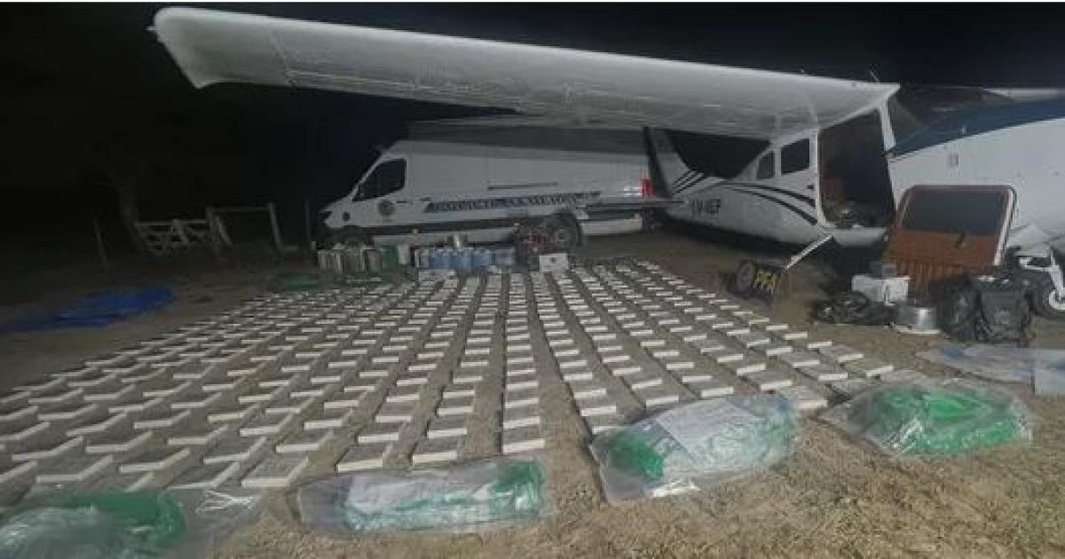 Golpe al narcotraacutefico- secuestraron 442 kilos de cocaiacutena de una avioneta y apuntan a la red de Sebastiaacuten Marset