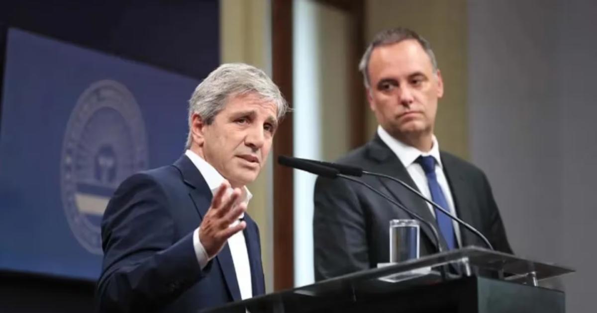 Luis Caputo defendió al jefe de Gabinete Manuel Adorni (Foto- Reuters)