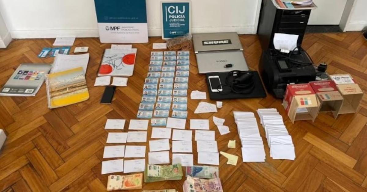 Cayoacute una banda que vendiacutea licencias de conducir truchas por WhatsApp