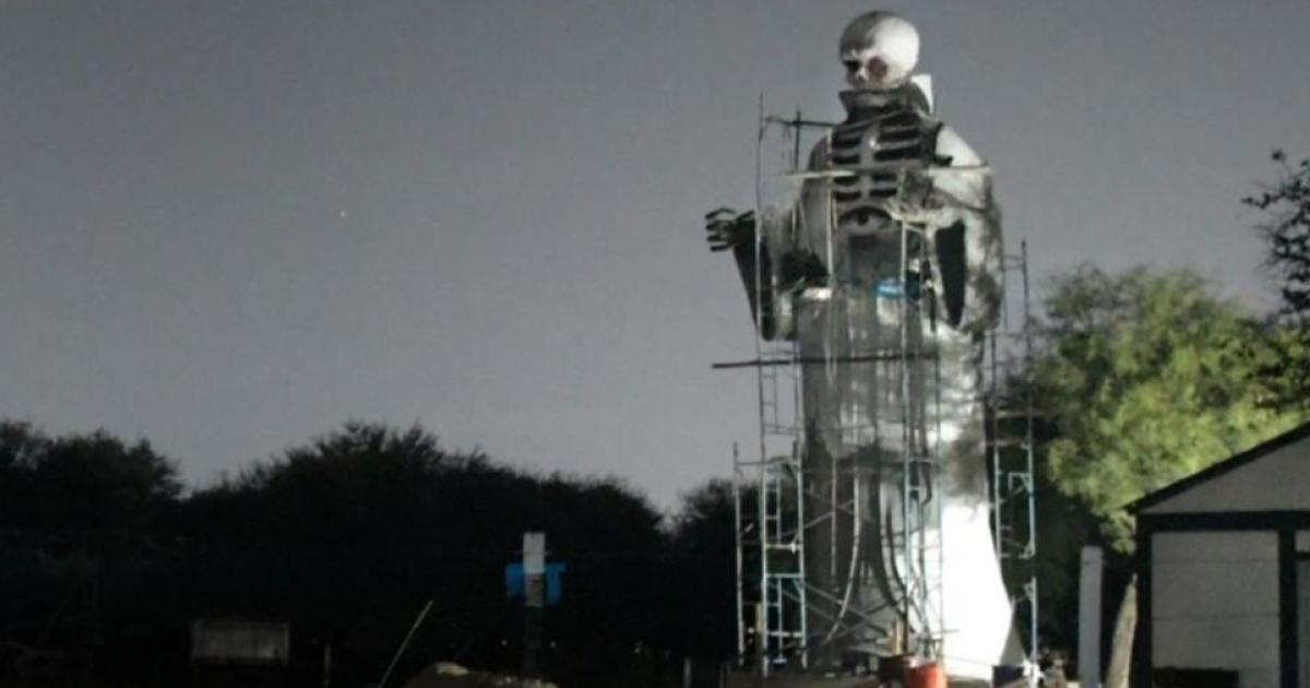 Poleacutemica tras la imagen de San La Muerte- el creador de la escultura tiene causas judiciales