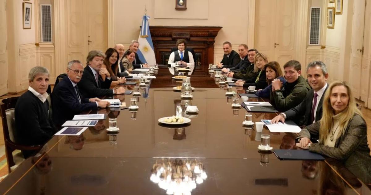 Milei respaldoacute a Adorni fijoacute nuevos recortes y cambios al Presupuesto