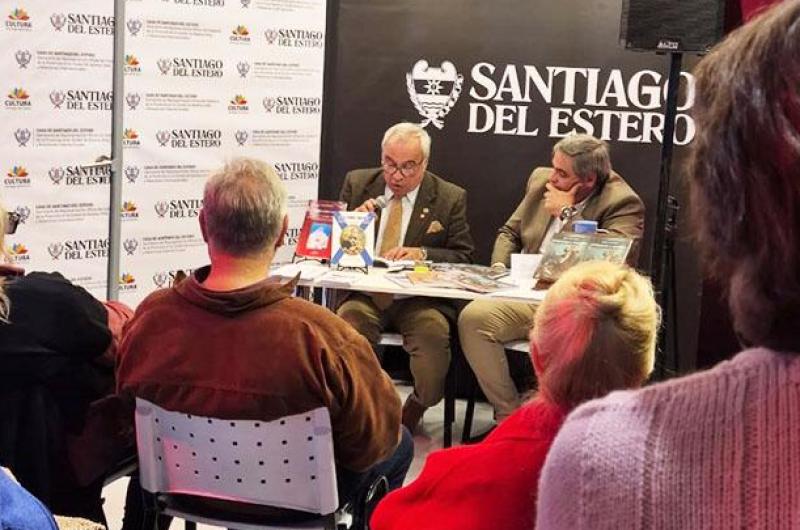 Feria del Libro Joseacute Olivieri presentoacute a su nuevo libro